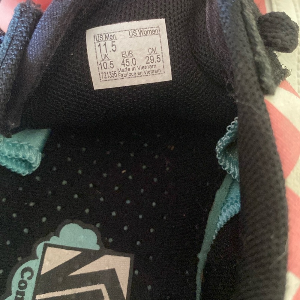 Vans - Picture 6 of 8